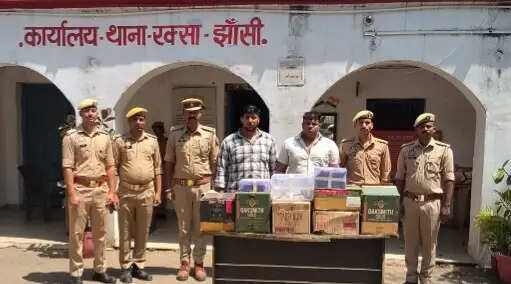 झांसी मुठभेड़ में दो शराब तस्कर गिरफ्तार, विभिन्न कंपनियों की 256 बोतल अवैध शराब बरामद