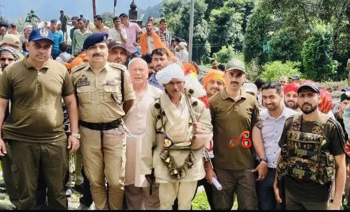 धूमधाम से रवाना हुई चार दिवसीय कैलाश कुंड यात्रा