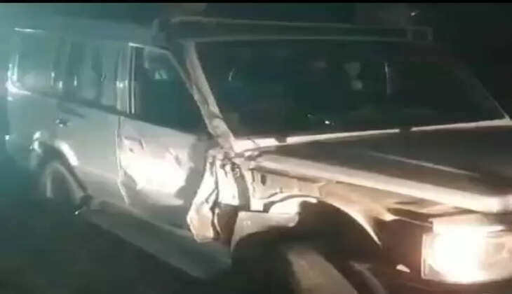 अवैध खनन की सूचना पर पहुंंचे एसडीएम के वाहन को डंपर ने मारी टक्कर