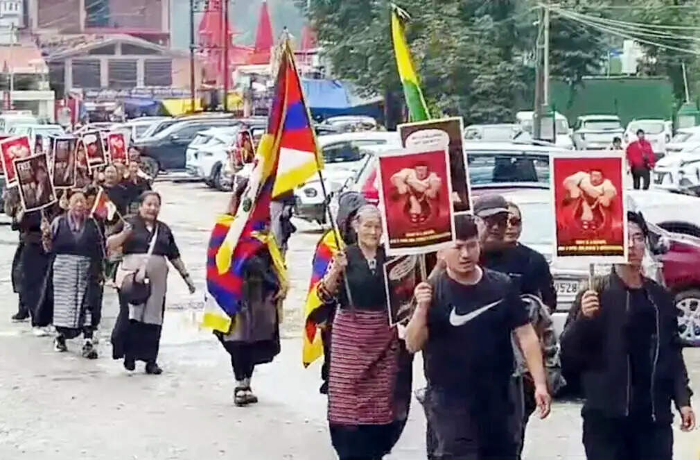 चीन के नए कानून के विरोध में तिब्बती शरणार्थी समुदाय का प्रदर्शन