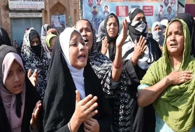 ईरान के सर्वोच्च नेता आयतुल्ला अली खामेनेई की मौत की खबर के बाद लखनऊ सहित यूपी में कई जगह प्रदर्शन