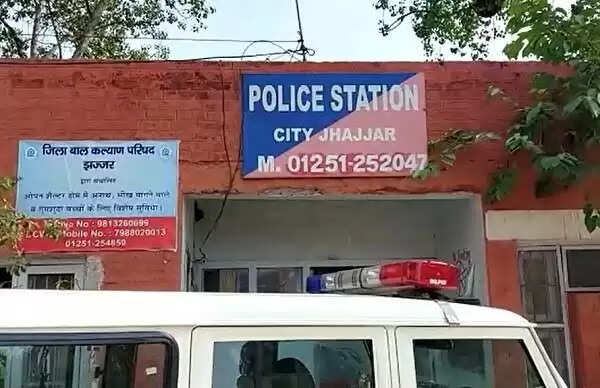 झज्जर : रोजगार से असंतुष्ट युवक ने अपने घर में ही की खुदकुशी