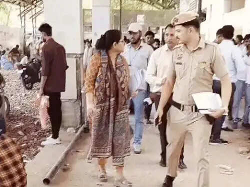 फरीदाबाद : एडीसी अंजलि श्रोत्रिया ने किया बीके अस्पताल का निरीक्षण