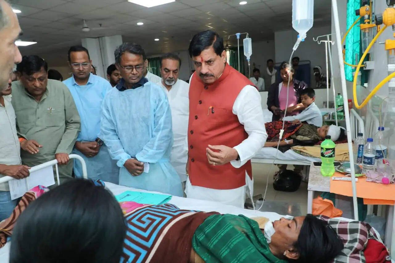 छिंदवाड़ा हादसे के पीड़ितों से मिले मुख्यमंत्री, परिजनों को दी सांत्वना और हर संभव मदद का भरोसा