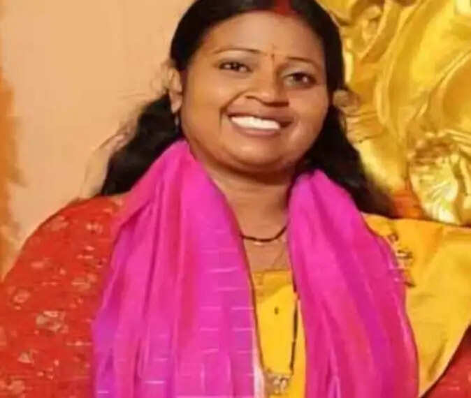 कांग्रेस की नीति हमेशा महिला विरोधी मानसिकता वाली रही है : रोशनी खलखो