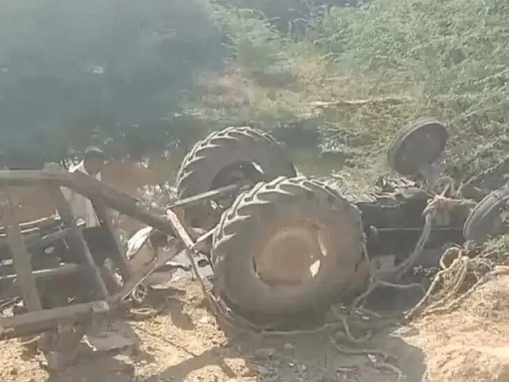 नीलगाय सामने आई तो बेकाबू हुआ ट्रैक्टर खाई में पलटा, किसान की मौत