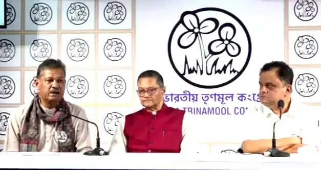 भाजपा छोड़ तृणमूल में शामिल हुए चंद्र बोस