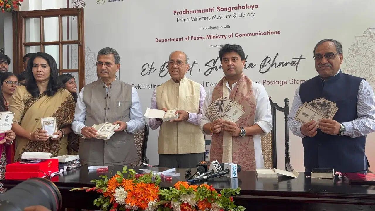 सिंधिया ने प्रधानमंत्री संग्रहालय में ‘एक भारत श्रेष्ठ भारत’ प्रदर्शनी का उद्घाटन किया