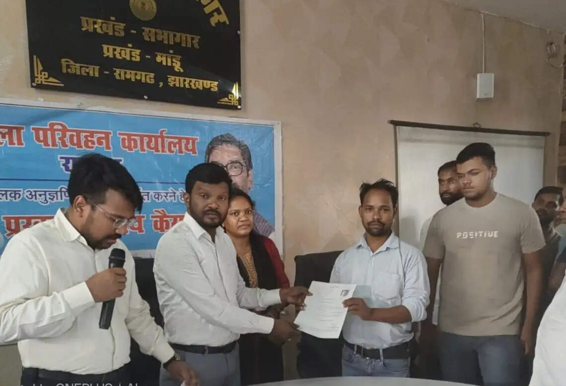 डीएल शिविर में 90 आवेदकों में से 60 पास