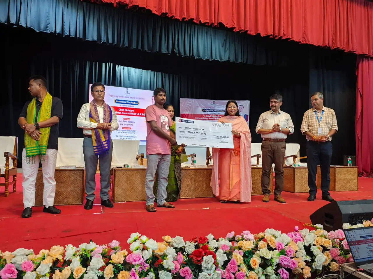 कोकराझार में सीएमएएए योजना के तहत उद्यमियों में वित्तीय सहायता वितरित