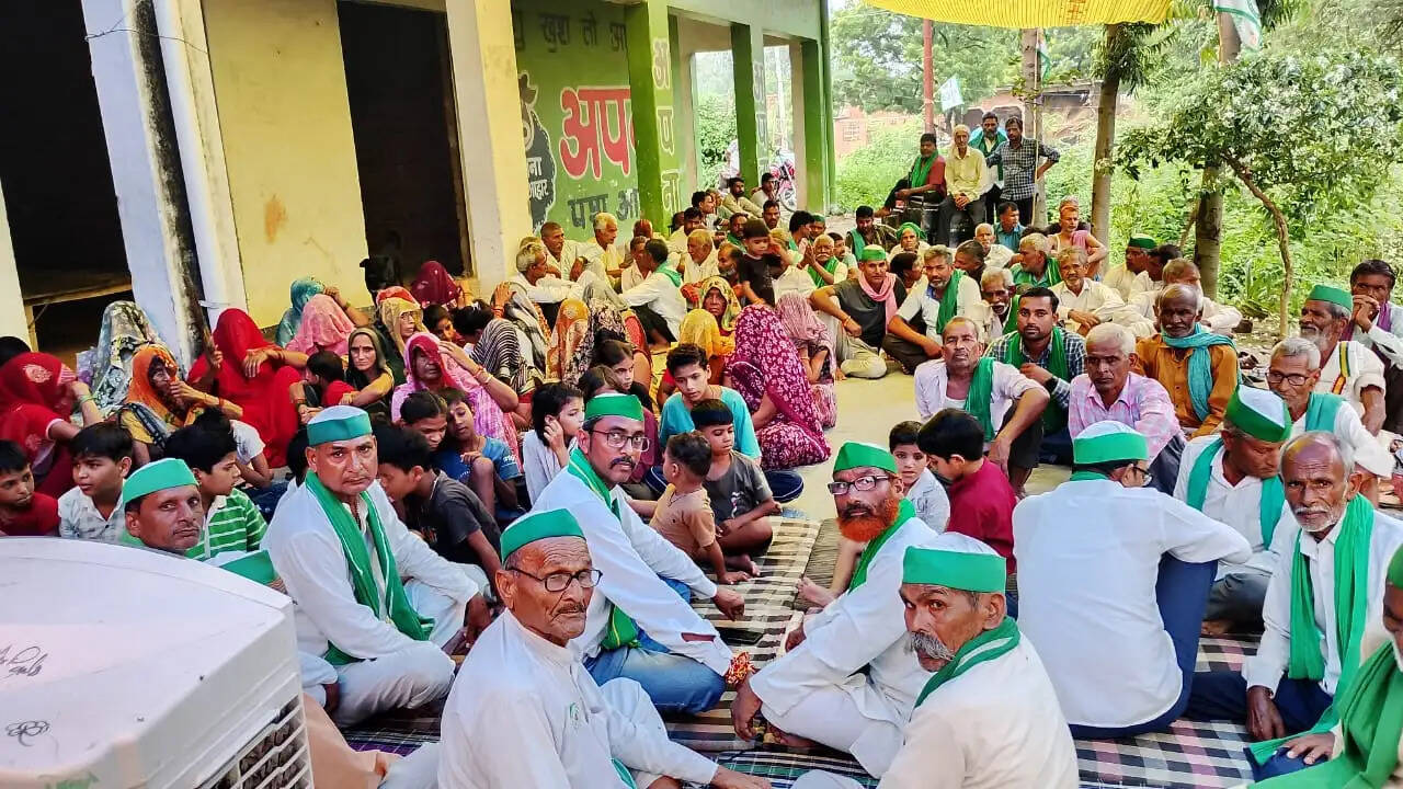 फर्रुखाबाद: भाकियू का समस्याओं को लेकर धरना नौवें दिन भी जारी