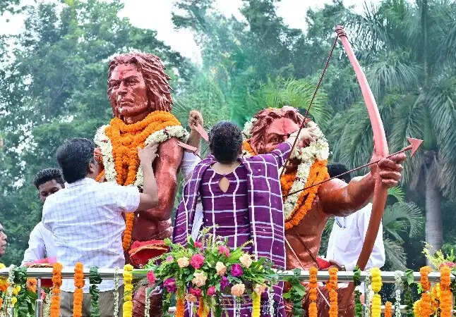 मुख्यमंत्री ने हुल विद्रोह के महान नायकों और अमर शहीदों सिदो-कान्हू को अर्पित की श्रद्धांजलि