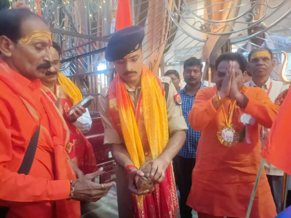 राम नवमी शोभायात्रा में आकर्षक झांकियों ने मोहा मन