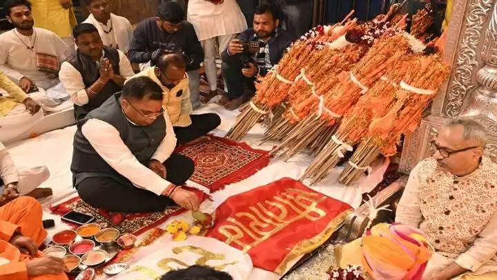 इंदौरः रणजीत अष्टमी महोत्सव शुरू, कलेक्टर ने ध्वज पूजन कर किया शुभारंभ