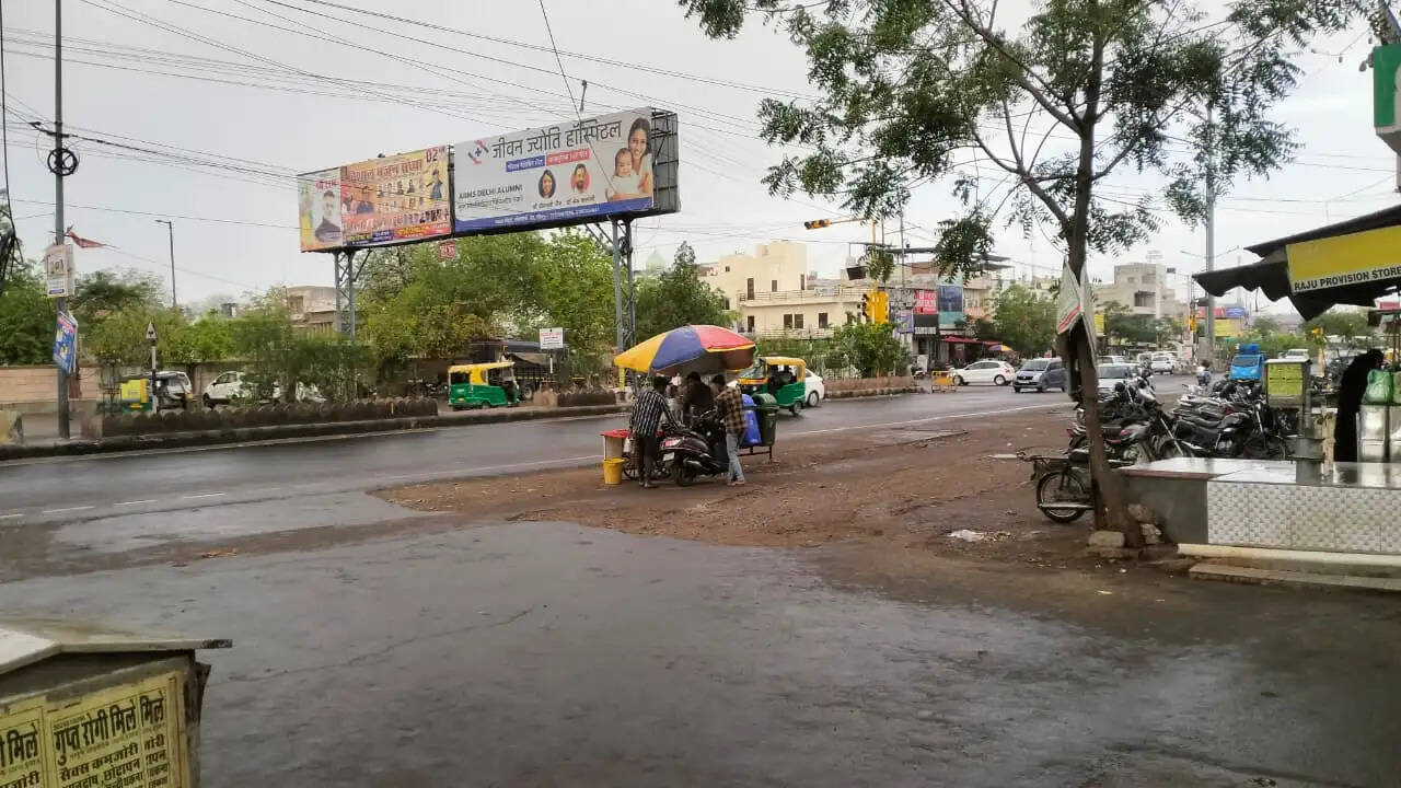 जोधपुर शहर में बदला अचानक मौसम, सुबह बादल और बारिश : दोपहर में खिली धूप
