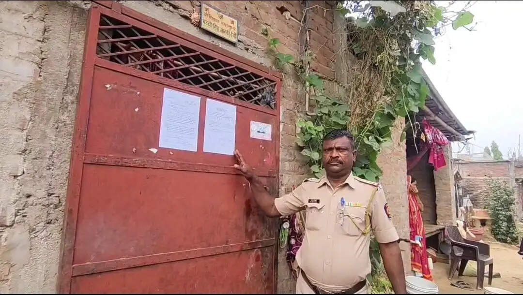 महाराष्ट्र पुलिस ने शाहपुर गांव में की छापेमारी