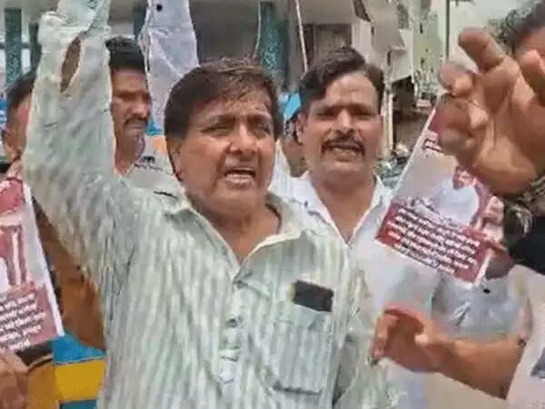 भोपाल: वक्फ बोर्ड में गैर-मुस्लिम सदस्यों की नियुक्ति को लेकर मुस्लिम संगठन का प्रदर्शन, फैसला वापस लेने की मांग