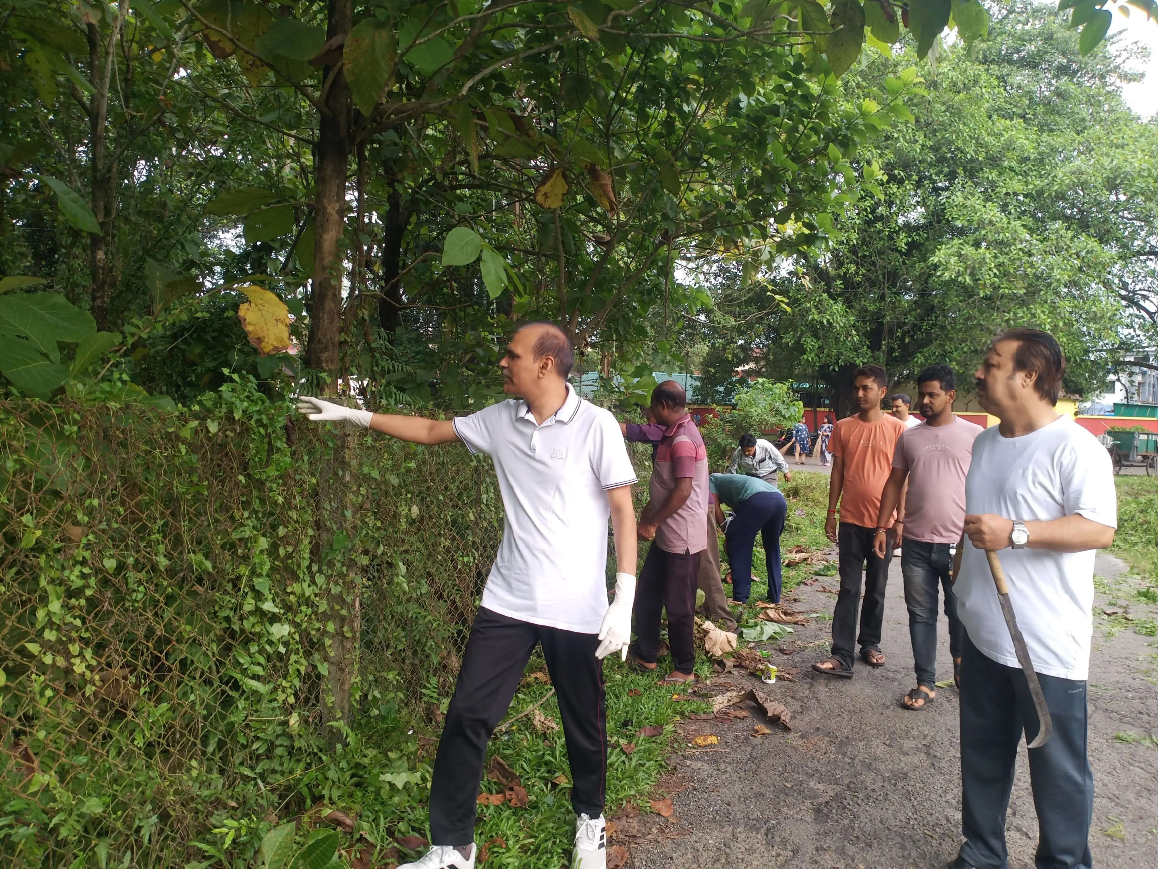 स्वच्छता ही सेवा अभियान के तहत अलीपुरद्वार मंडल में विशेष स्वच्छता अभियान
