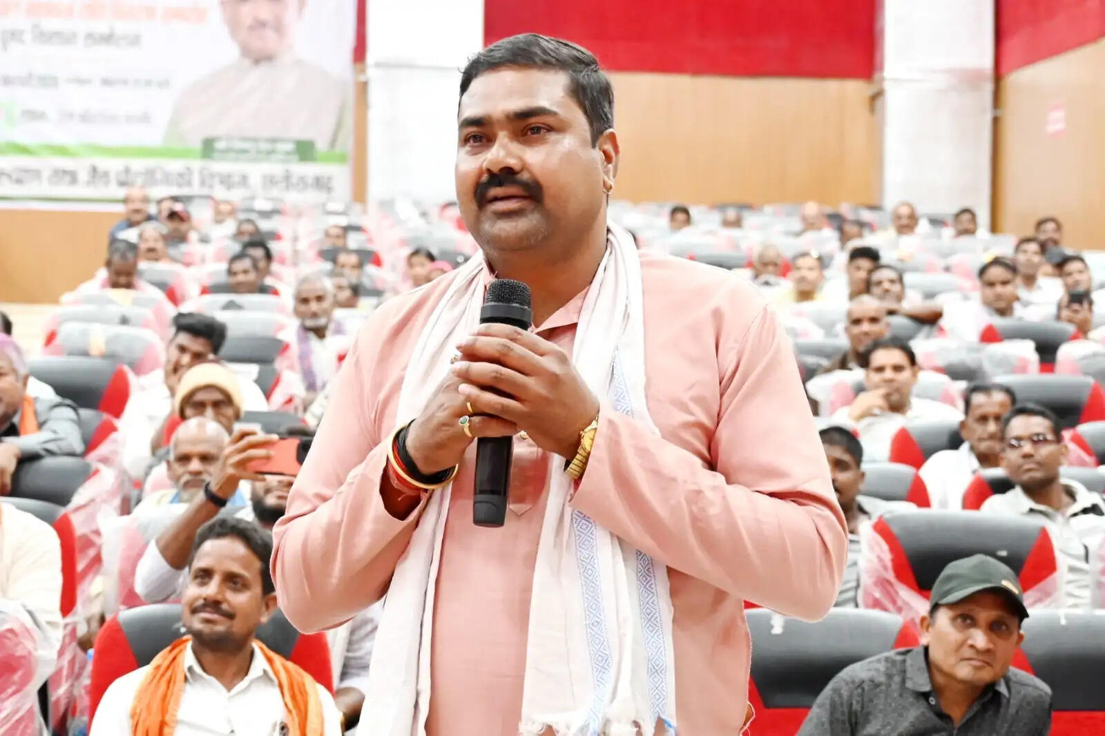 कृषक उन्नति योजना के तहत किसान समर्थ सिंह को मिली 1.41 लाख की आदान सहायता राशि