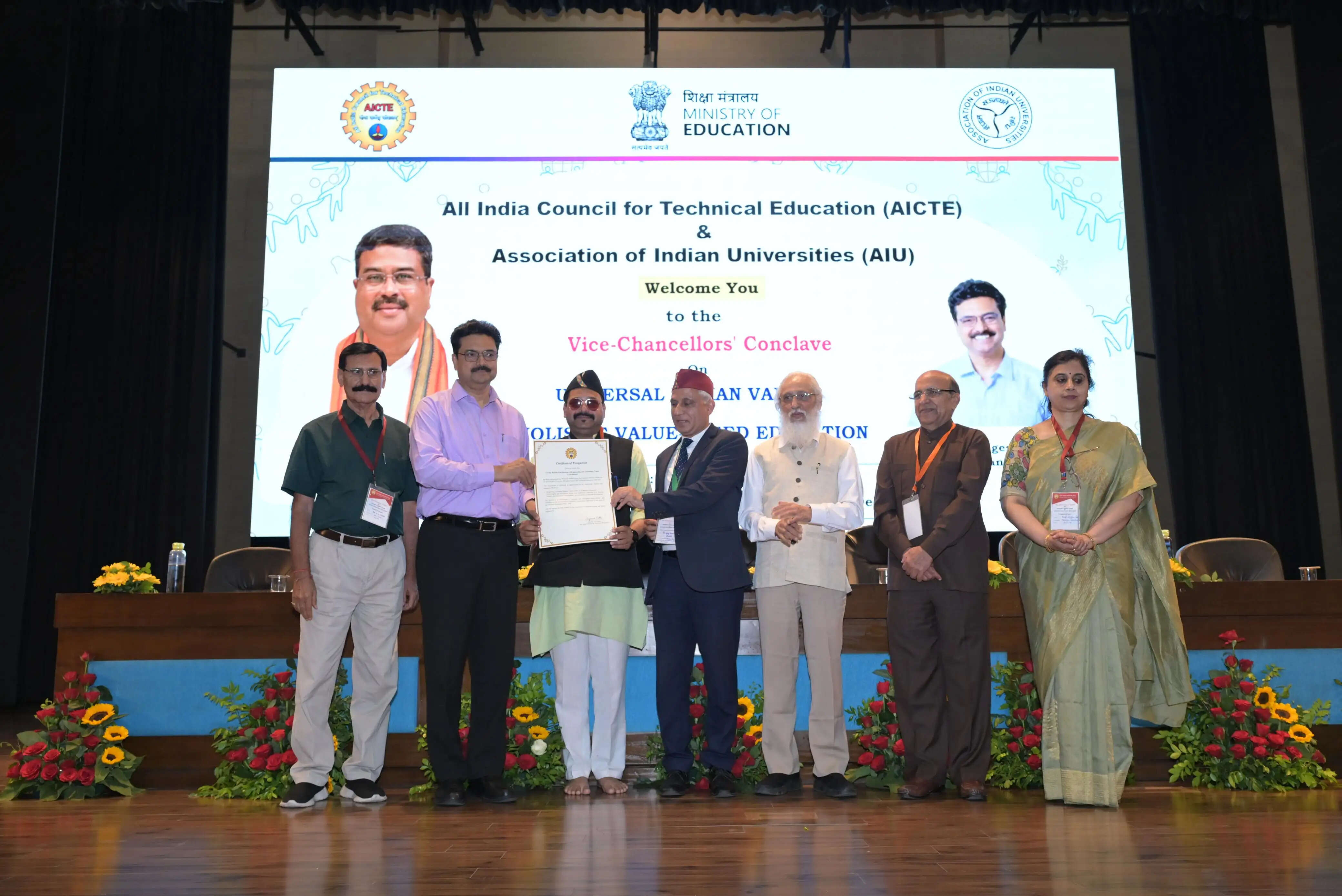 घुड़दौड़ी संस्थान को मिला उत्कृष्ट योगदान के लिए सम्मान