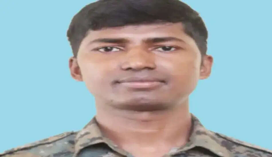 सारंडा जंगल में आंधी-तूफान के दौरान पेड़ गिरने से कोबरा कमांडो की मौत