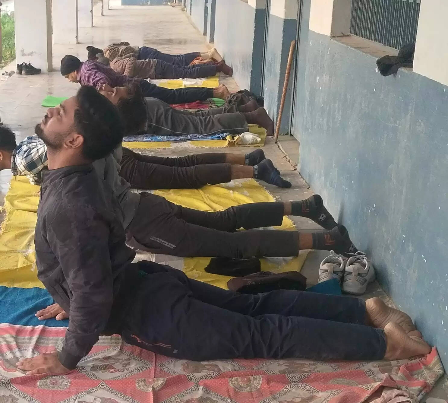 तिलक स्टेडियम में नि:शुल्क योग अभ्यास से बदल रही लोगों की दिनचर्या