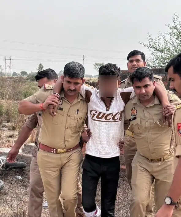 मुठभेड़ में लुटेरा गिरफ्तार, पैर में गोली लगने से घायल