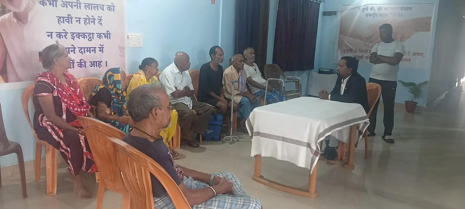 बुजुर्गों के साथ व्यवहार को लेकर डालसा ने चलाया जागरूकता अभियान