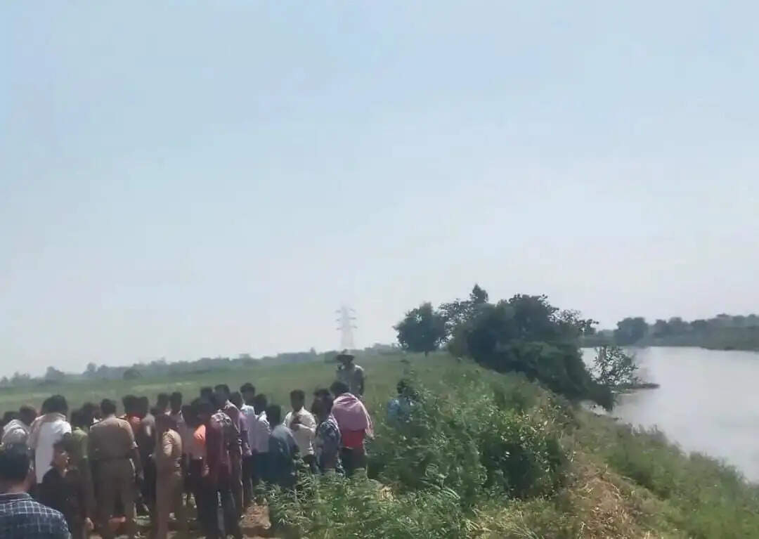 लापता महिला का शव काली नदी में मिला