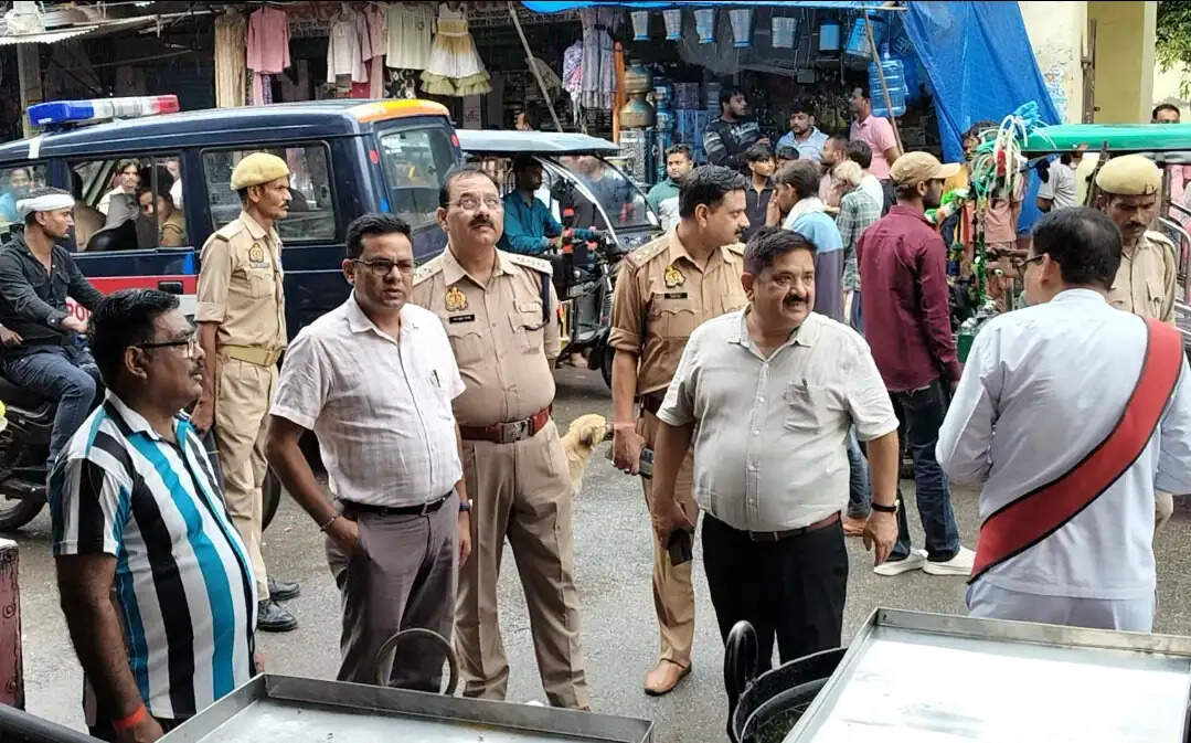 स्कूल वाहनों पर चला परिवहन विभाग का अभियान, तीन वाहन सीज व एक दर्जन से अधिक का चालान