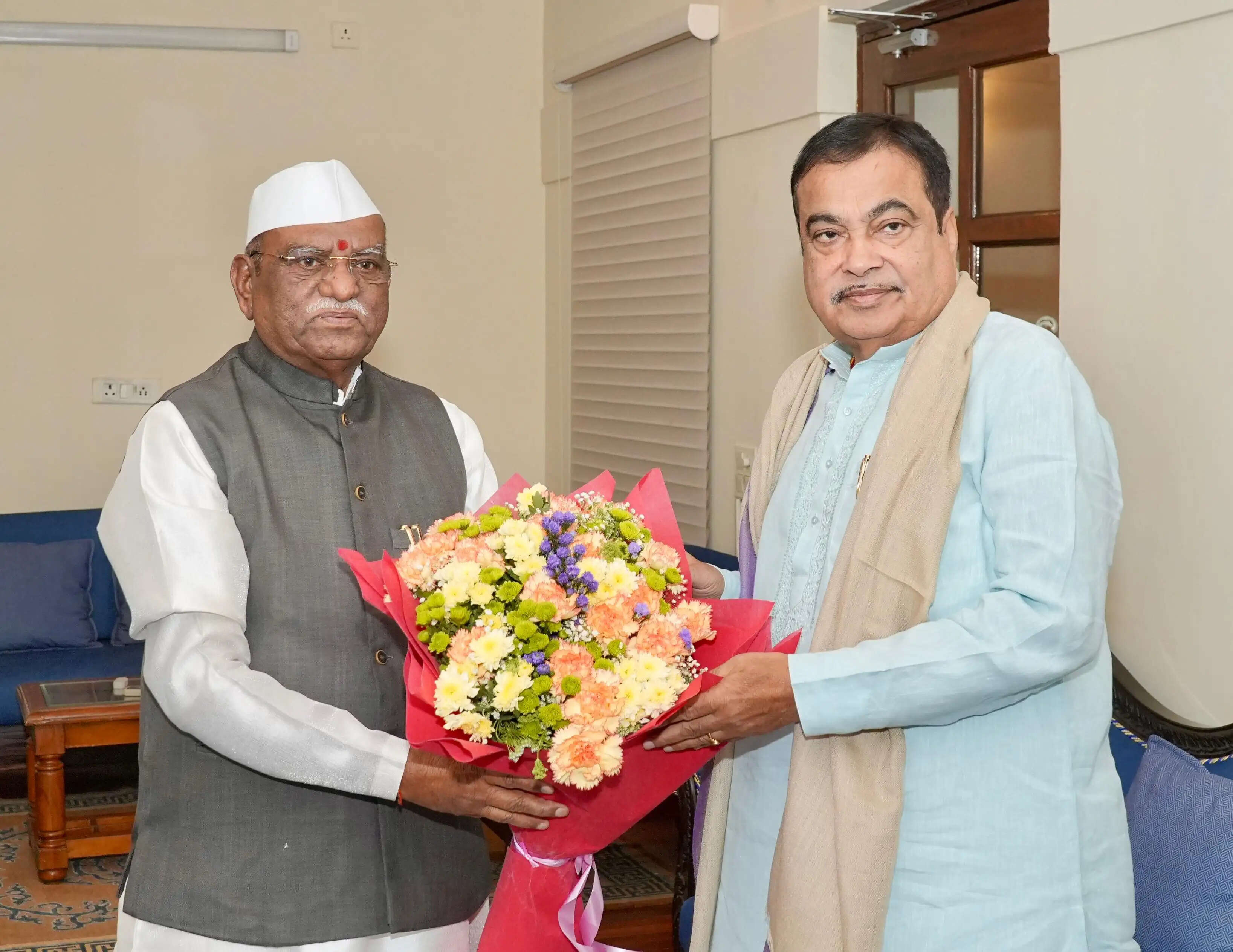 राज्यपाल बागडे की केंद्रीय सड़क परिवहन एवं राजमार्ग मंत्री नितिन गडकरी से शिष्टाचार भेंट