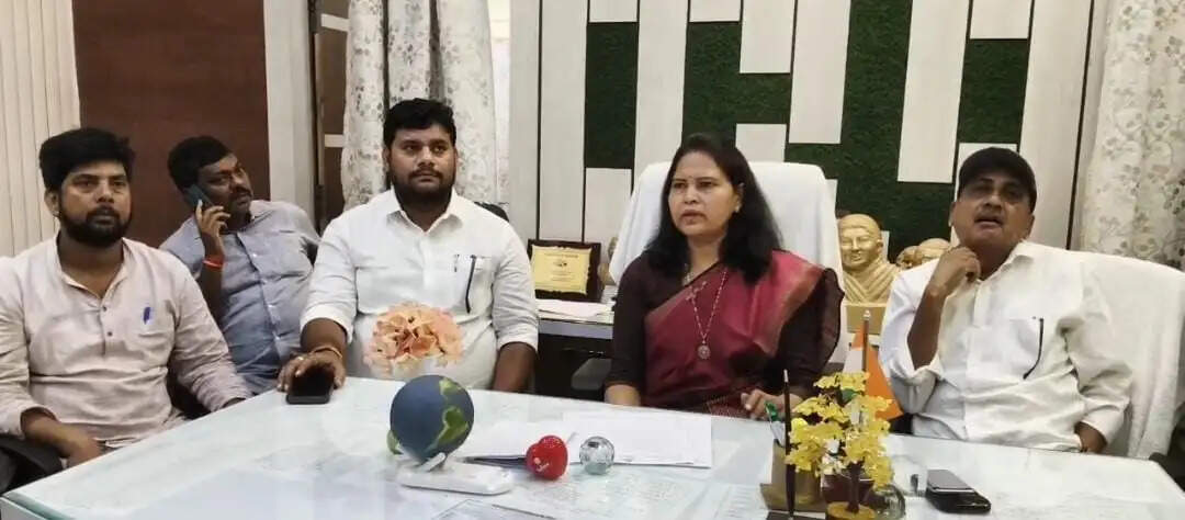 भागलपुर नगर निगम में घमासान, विकास राशि पर अनशन के बीच मेयर की अपील