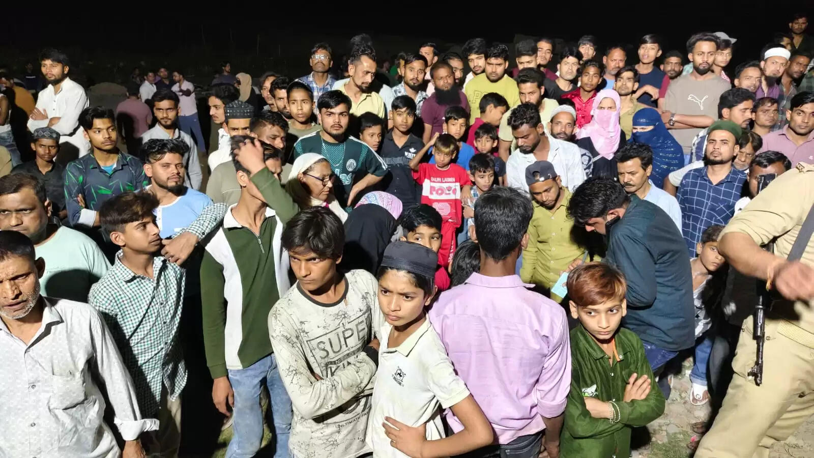 मुरादाबाद : दंपति की चाकू से गोदकर हत्या, हत्यारोपित पड़ाेसी फरार