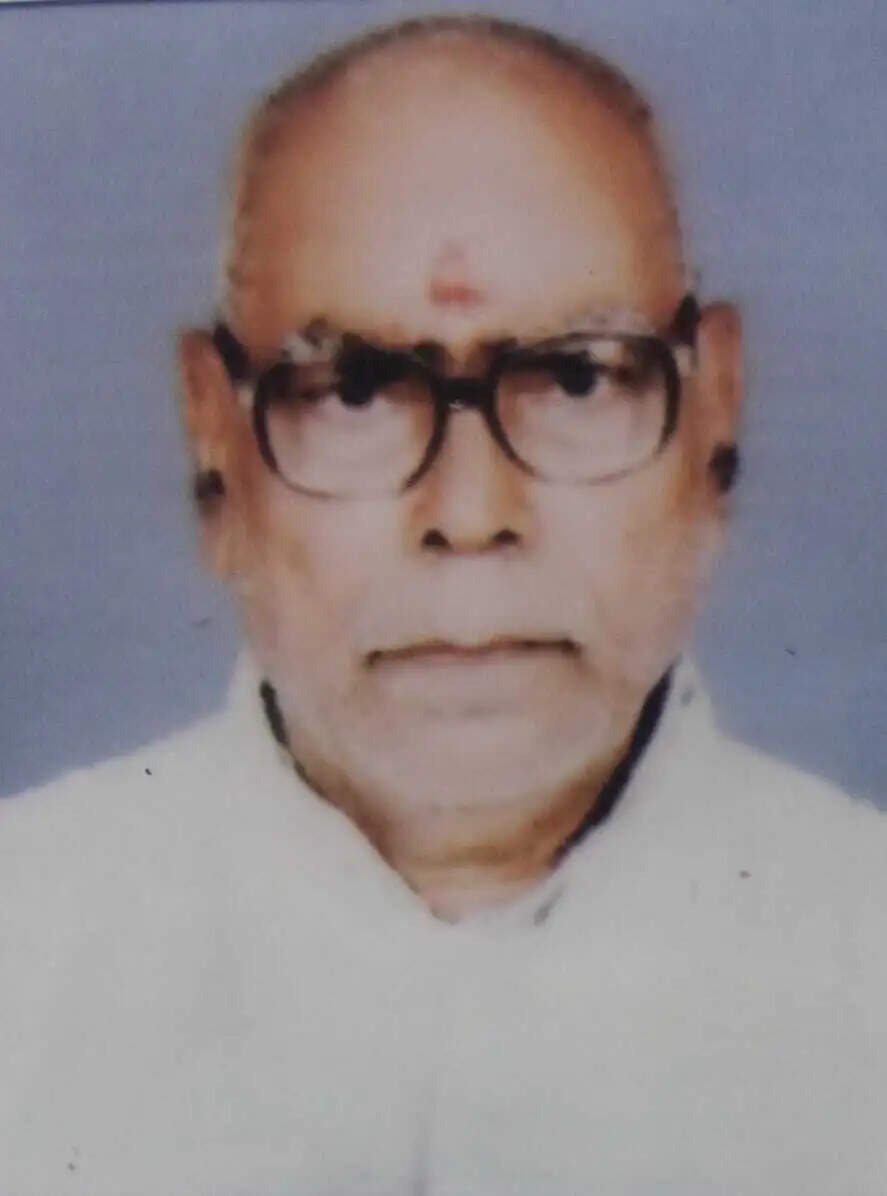पं. गायत्री प्रसाद पाण्डेय को मिलेगा करपात्र रत्न सम्मान, डॉ. श्रीप्रकाश मिश्र होंगे करपात्र गौरव