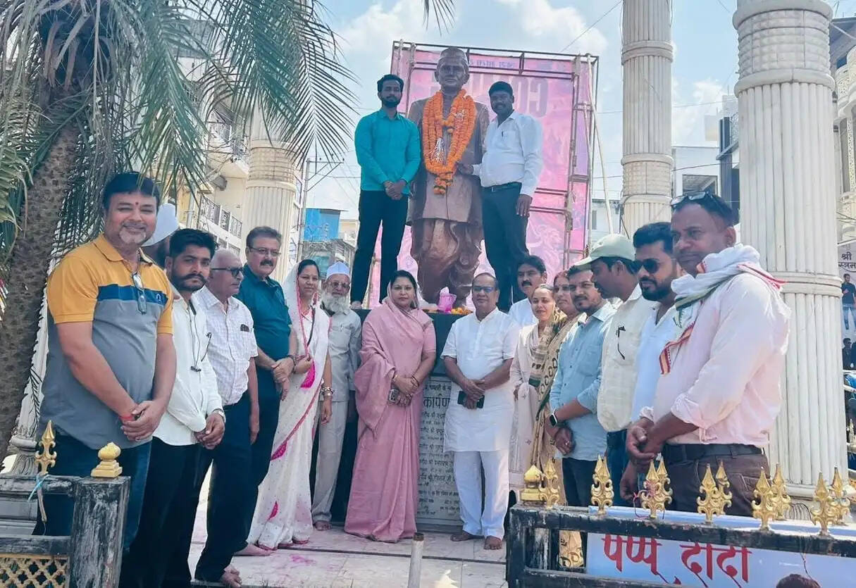 गांधी-शास्त्री जयंती पर कांग्रेसियों ने किया माल्यार्पण