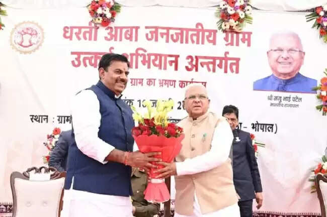 समाज के वंचितों के विकास में सामाजिक कार्यकर्ता करें सहयोग : राज्यपाल पटेल