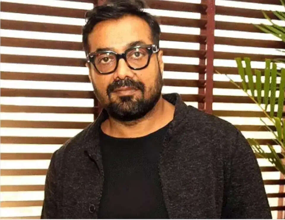 विवादित ट्वीट से बढ़ीं अनुराग कश्यप की मुश्किलें, सूरत कोर्ट में चलेगा आपराधिक मामला