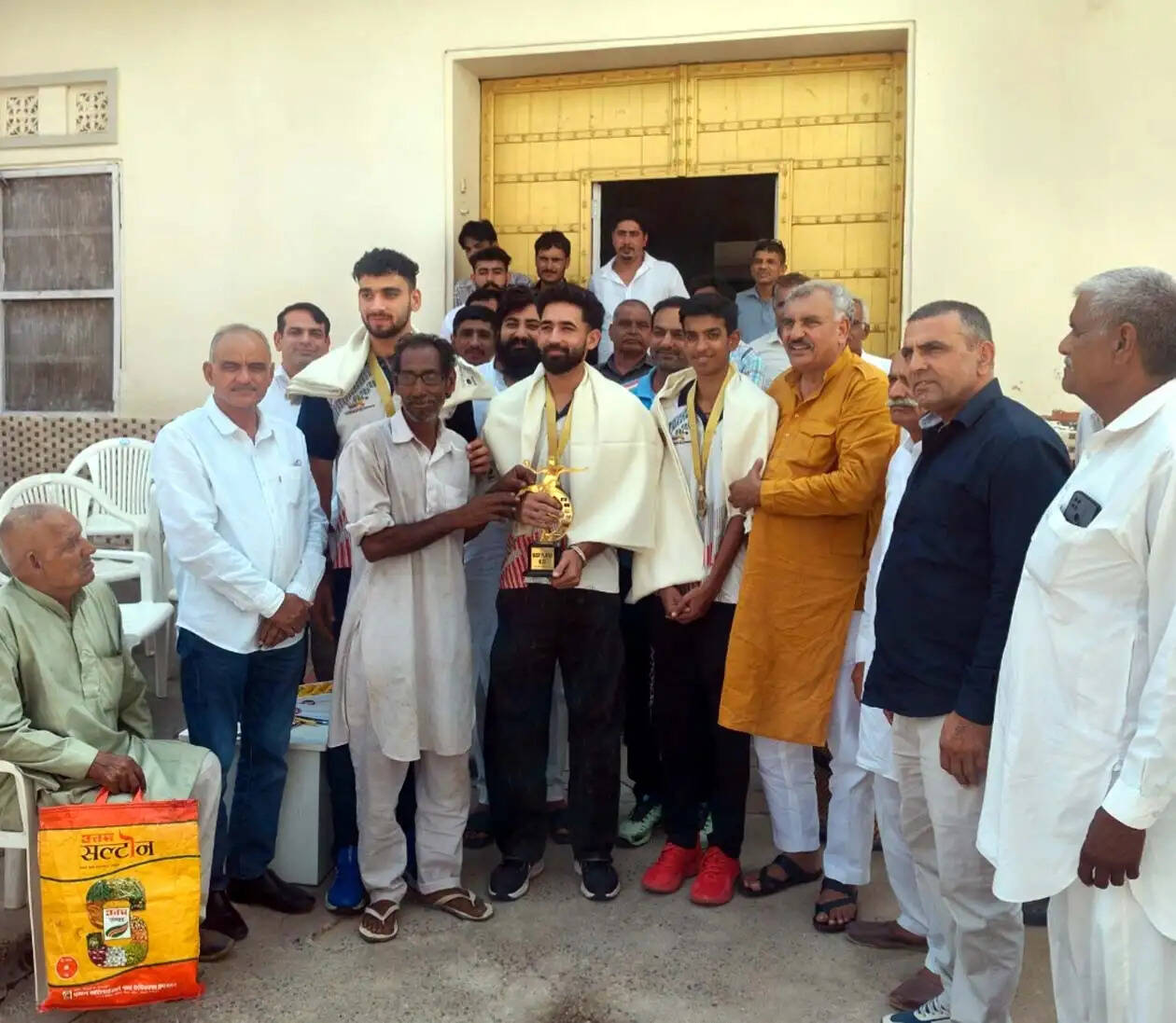 हिसार : आईएचएफ ट्रॉफी में स्वर्ण पदक जीतने वाले खिलाडिय़ों का किया स्वागत