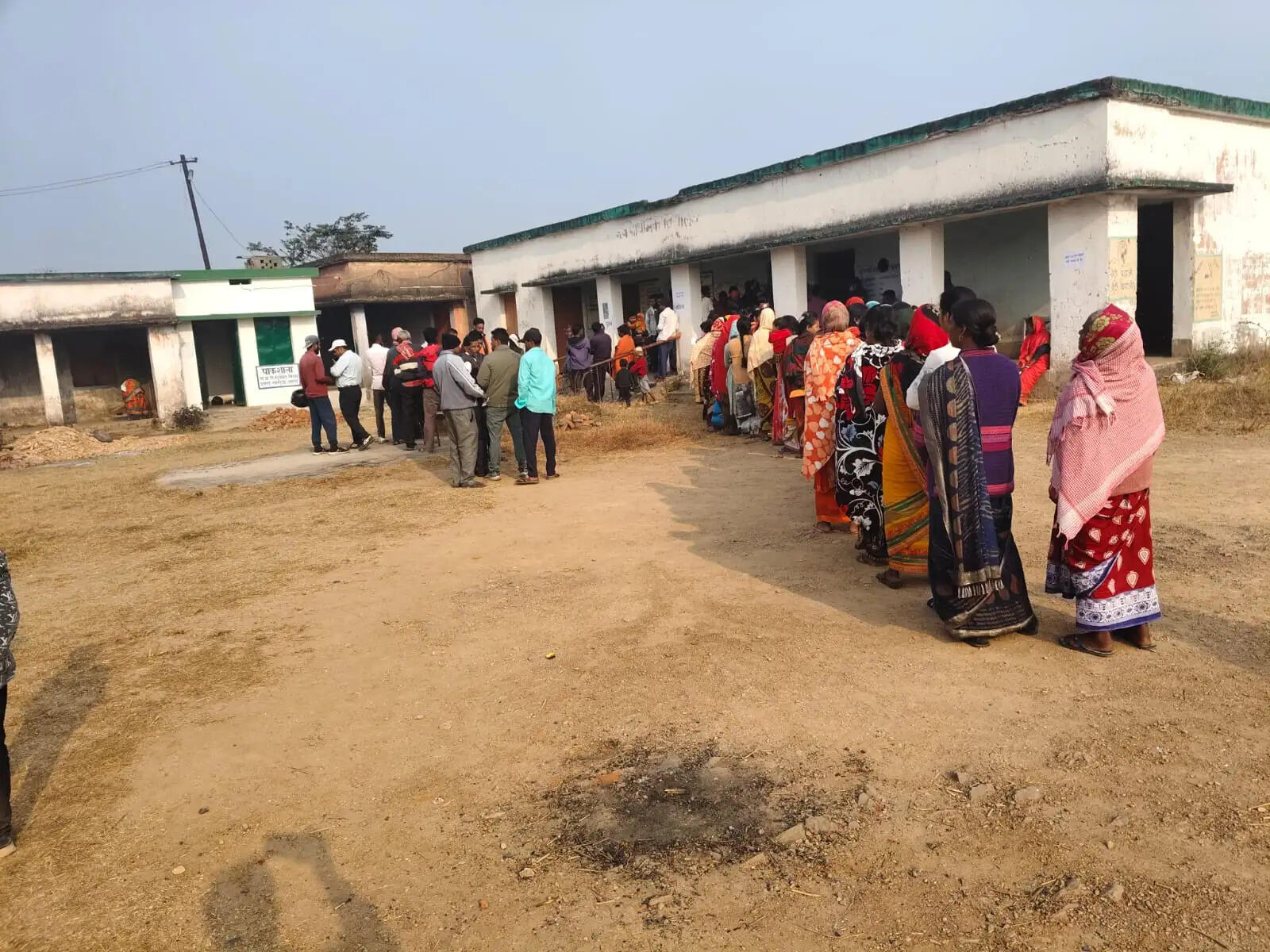 नगर पालिका चुनाव का मतदान जारी 3 घंटे में पड़े 25 फ़ीसदी वोट