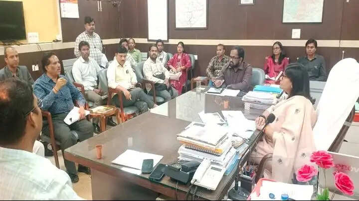 ग्वालियरः कलेक्टर ने की प्रधानमंत्री सूक्ष्म खाद्य उद्यम उन्नयन योजना के क्रियान्वयन की समीक्षा