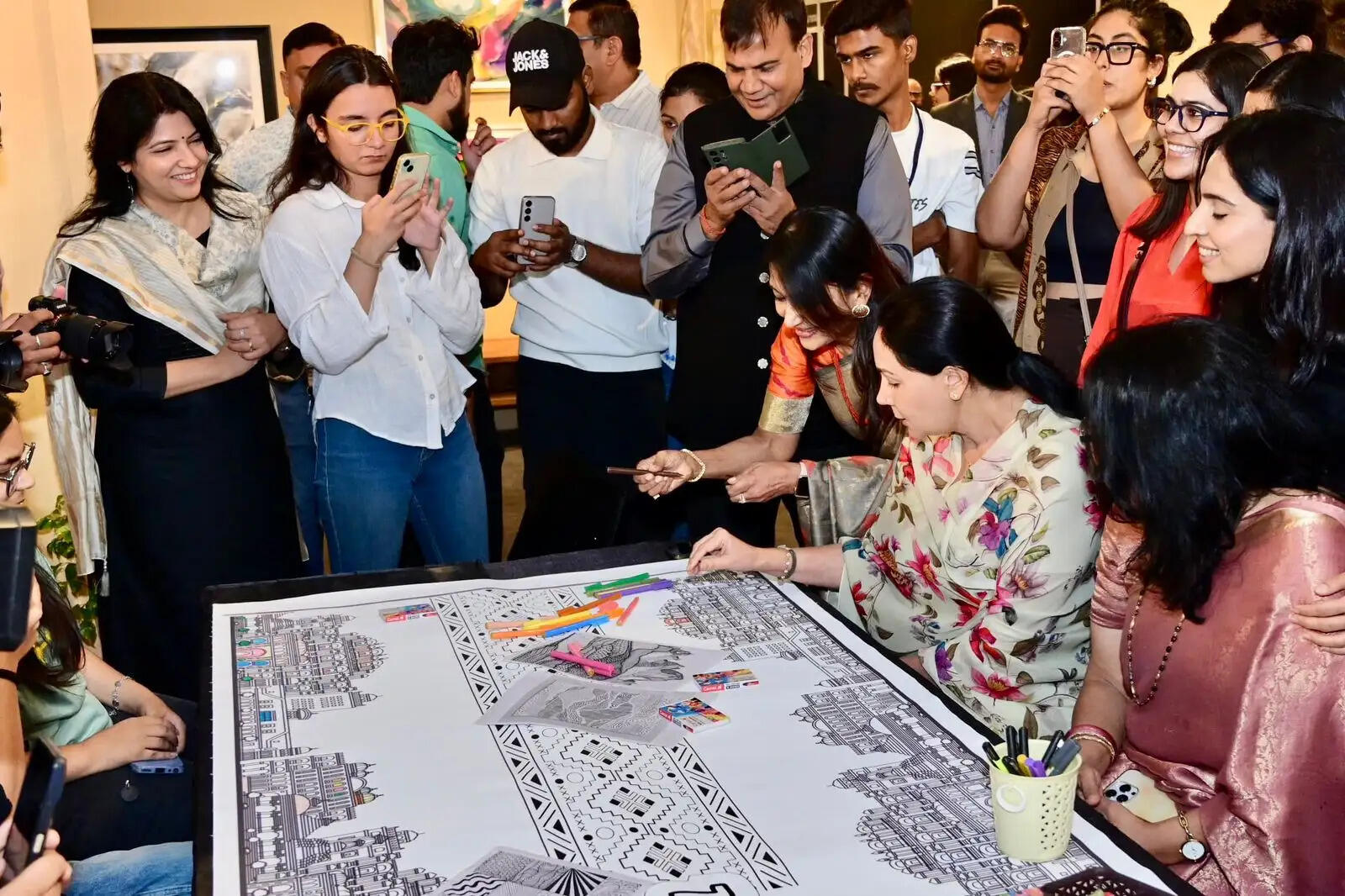 नाईन डॉट स्क्वायर्स एग्जीबिशन का आगाज