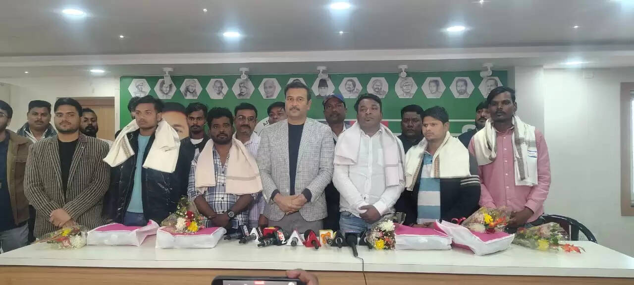 अंश–अंशिका को खोजने वाले युवाओं को सुदेश ने किया सम्मानित