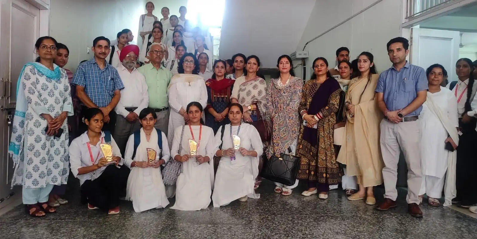 सोशल मीडिया युग में हिंदी के प्रभावी माध्यम बनने पर जोर