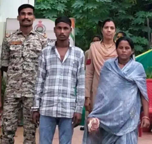 05.980 किलो अवैध गांजा के साथ एक विधि से संघर्षरत बालक व दाे आराेपित गिरफ्तार
