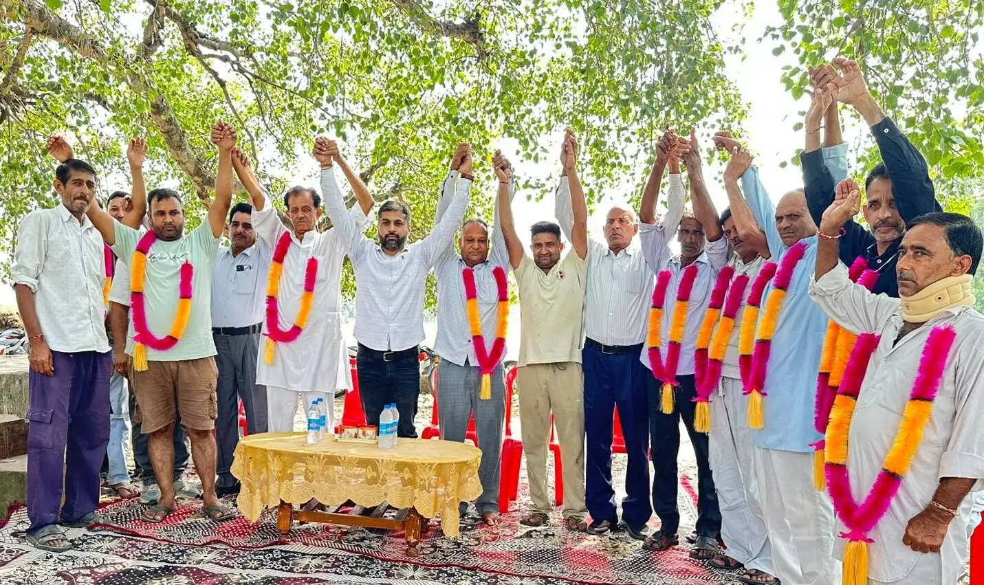 अपनी पार्टी ने मजबूत की जमीनी पकड़, कई स्थानीय लोग पार्टी में शामिल