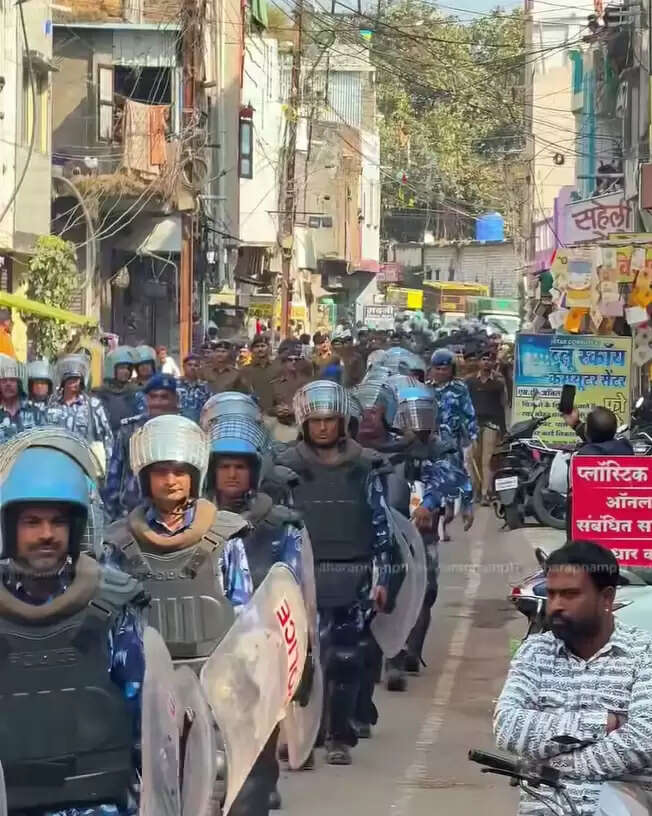 धारः बसंत पंचमी और जुम्मा एक साथ, फ्लैग मार्च निकाला, 8 हजार पुलिसकर्मी में रहेंगे तैनात