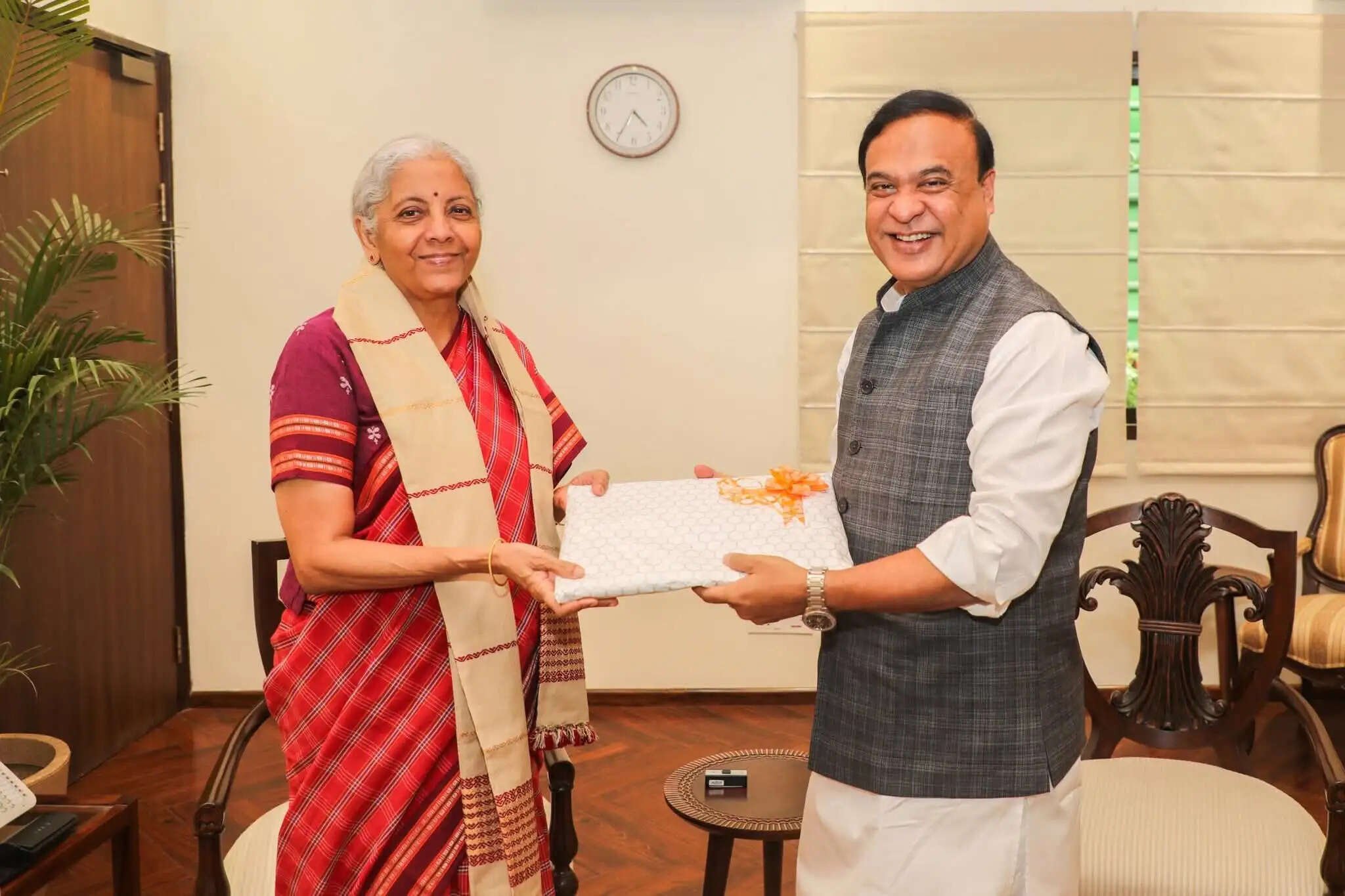 असम के विकास रोडमैप को लेकर केंद्रीय वित्त मंत्री निर्मला सीतारमण से मिले मुख्यमंत्री सरमा