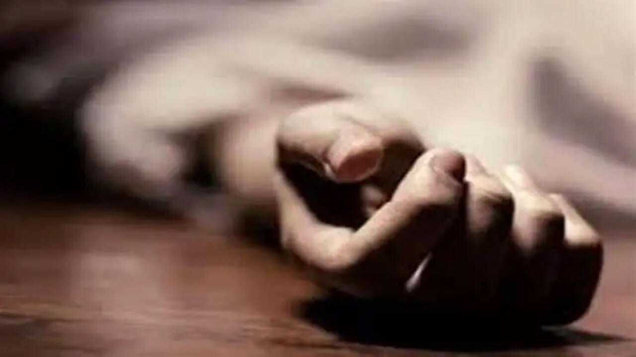 प्रेमी- प्रेमिका छत से कूदे, युवक की मौत
