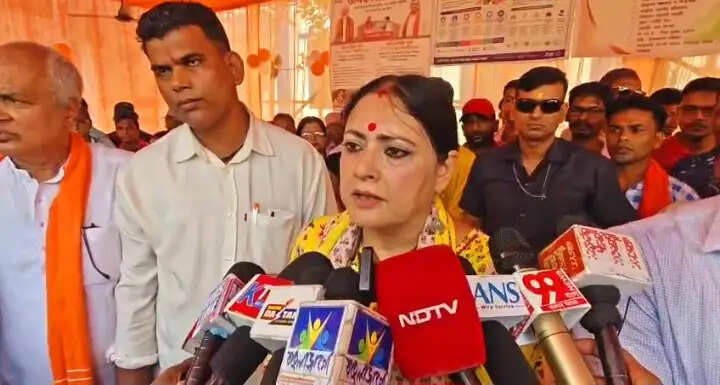 आसनसोल दक्षिण में शौचालय निर्माण को लेकर बड़ी पहल, मंत्री अग्निमित्रा पाल ने दो दिन में मांगी सूची