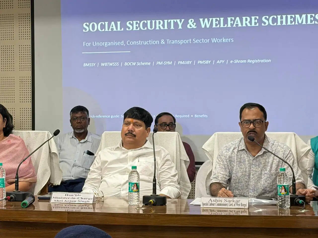 मुर्शिदाबाद में राजस्व संग्रह बढ़ाने पर समीक्षा बैठक